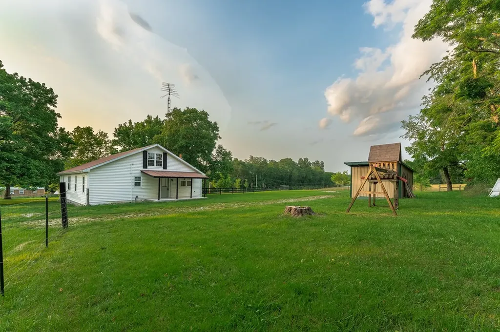 2530 Roslin Road Deer Lodge TN 37726