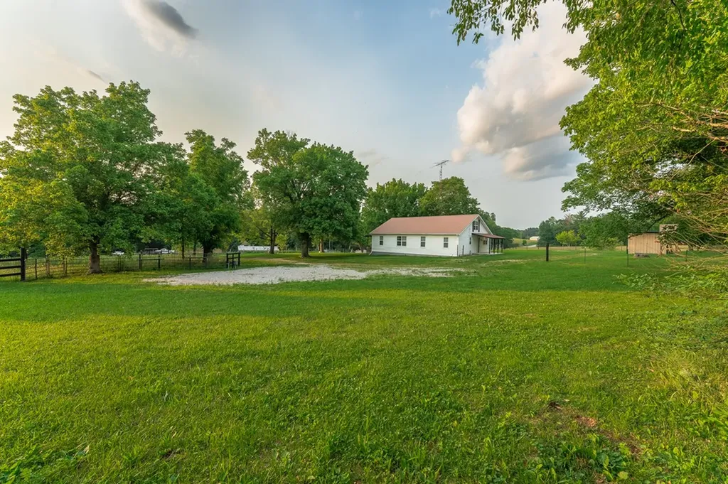 2530 Roslin Road Deer Lodge TN 37726