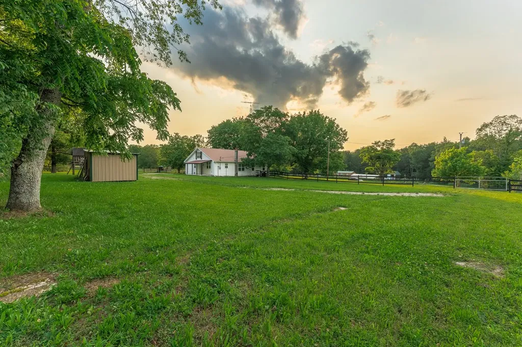 2530 Roslin Road Deer Lodge TN 37726