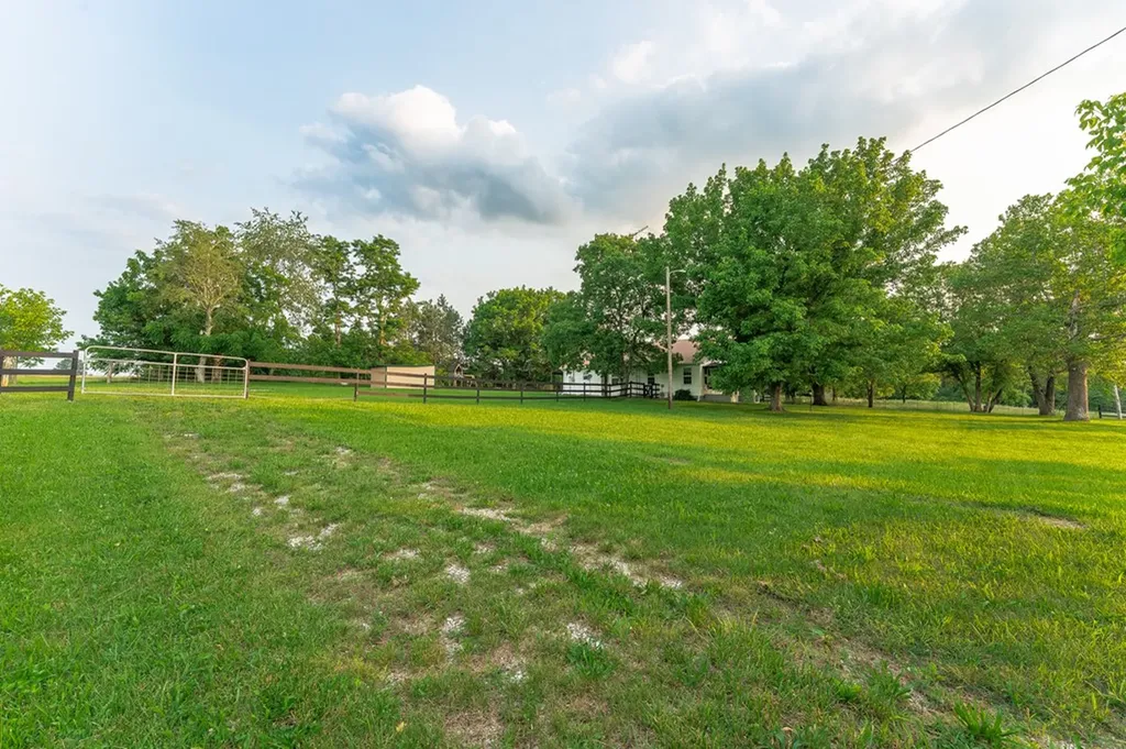 2530 Roslin Road Deer Lodge TN 37726