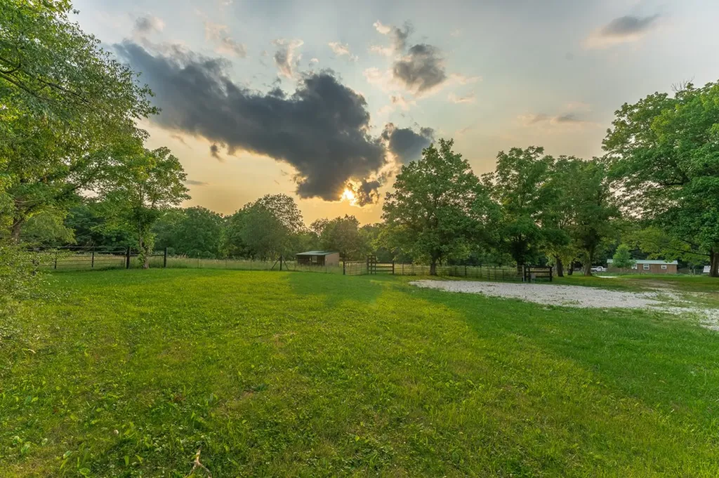 2530 Roslin Road Deer Lodge TN 37726