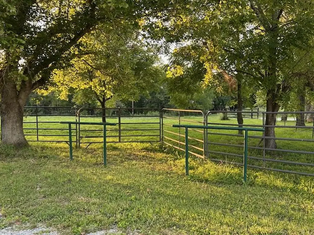 2530 Roslin Road Deer Lodge TN 37726