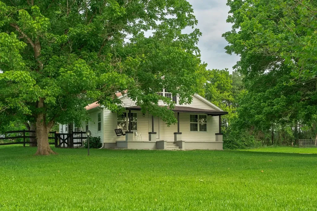 2530 Roslin Road Deer Lodge TN 37726