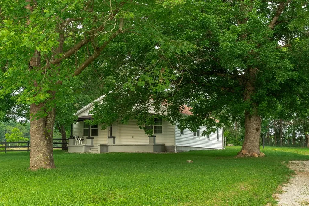 2530 Roslin Road Deer Lodge TN 37726