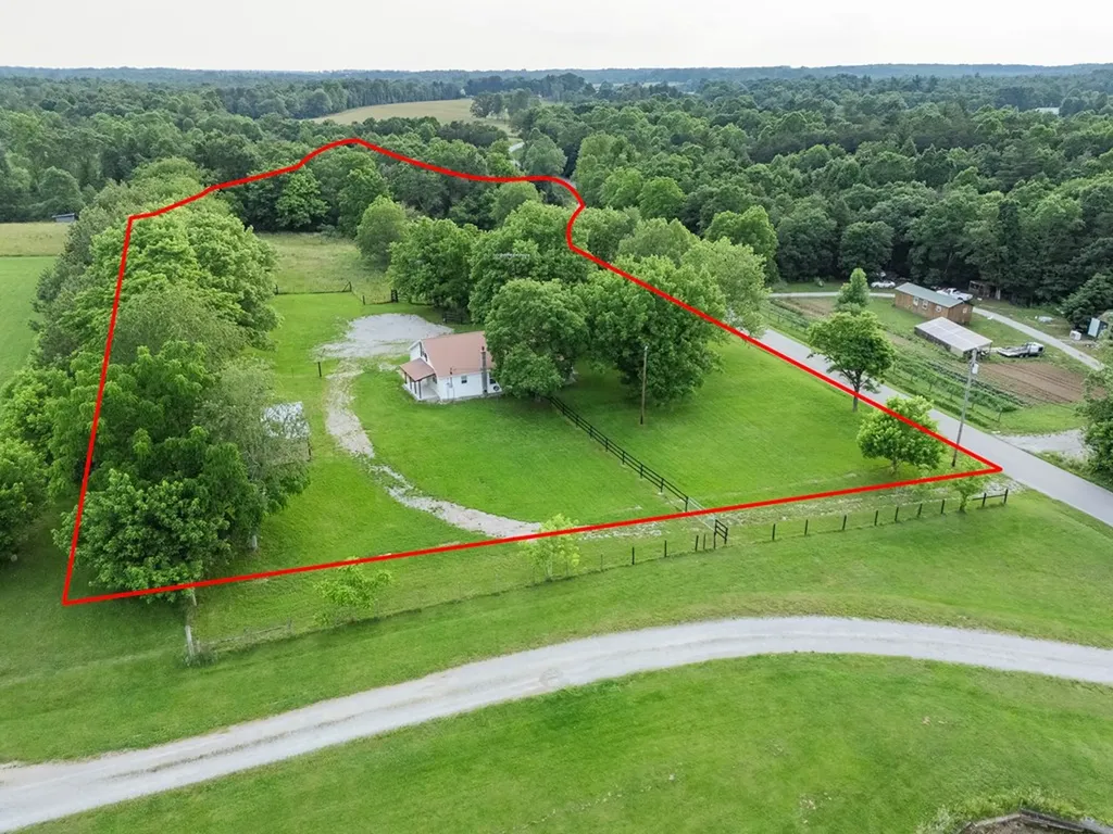 2530 Roslin Road Deer Lodge TN 37726