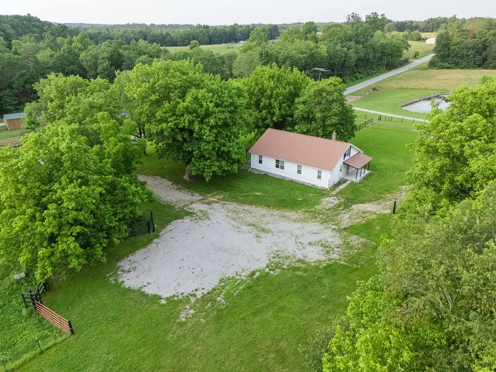 2530 Roslin Road Deer Lodge TN 37726