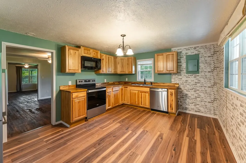 2530 Roslin Road Deer Lodge TN 37726