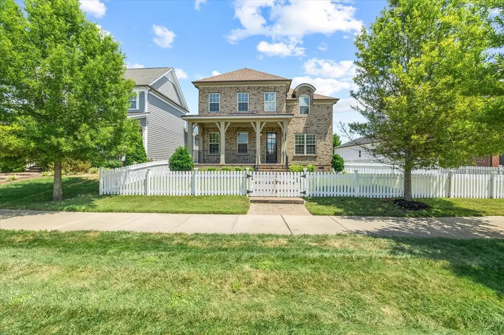 1548 Drakes Creek Hendersonville TN 37075