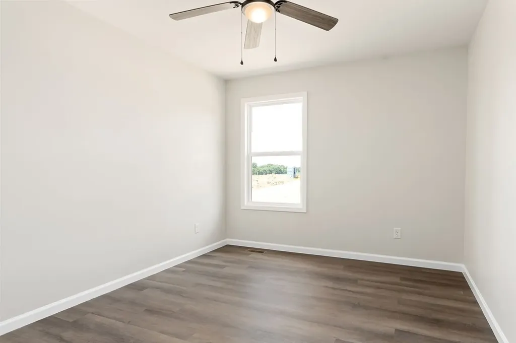 14267 Old Kentucky Road Walling TN 38587