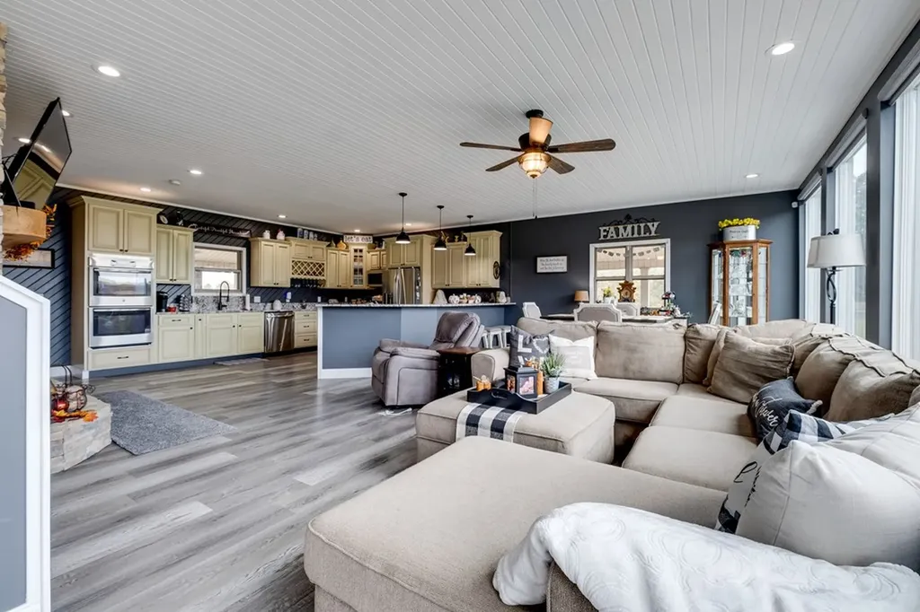 4700 Honey Creek Loop Road Robbins TN 37852