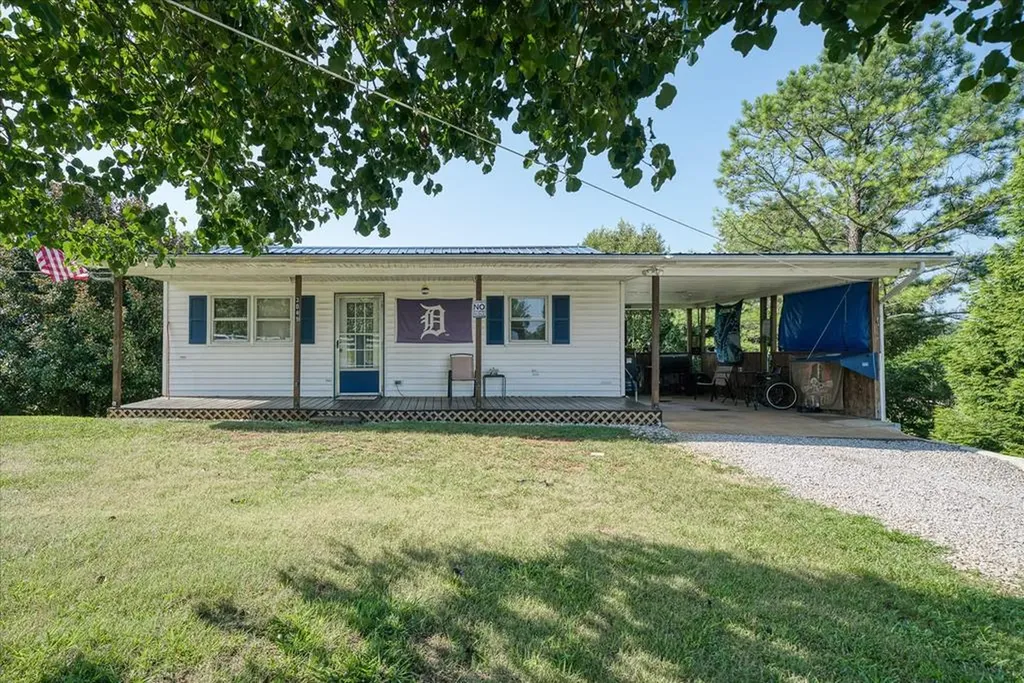3049 Three Island Road Walling TN 38587