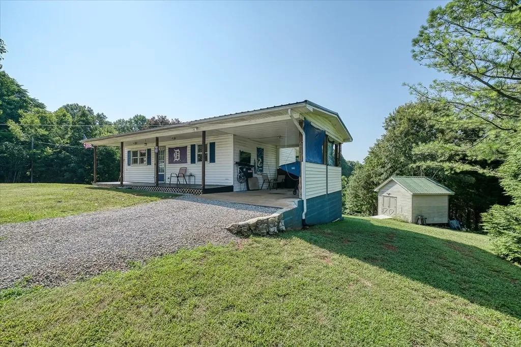 3049 Three Island Road Walling TN 38587