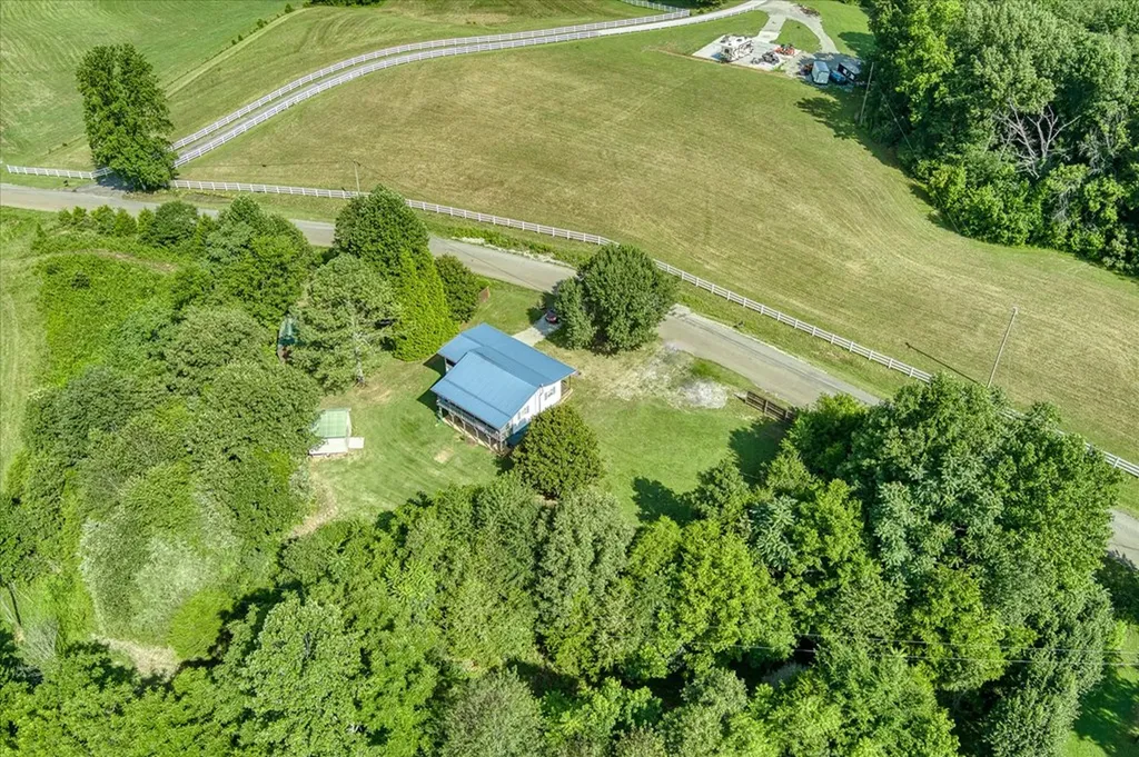 3049 Three Island Road Walling TN 38587