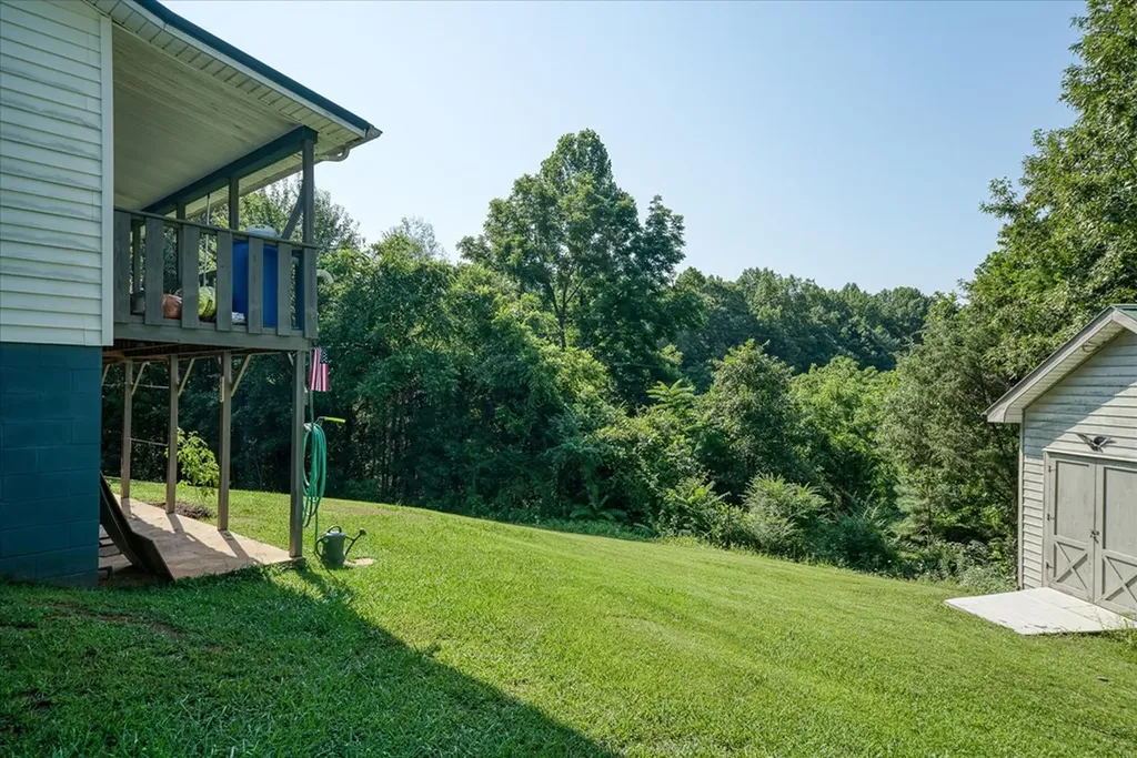 3049 Three Island Road Walling TN 38587