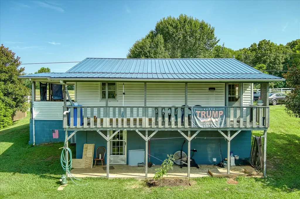 3049 Three Island Road Walling TN 38587
