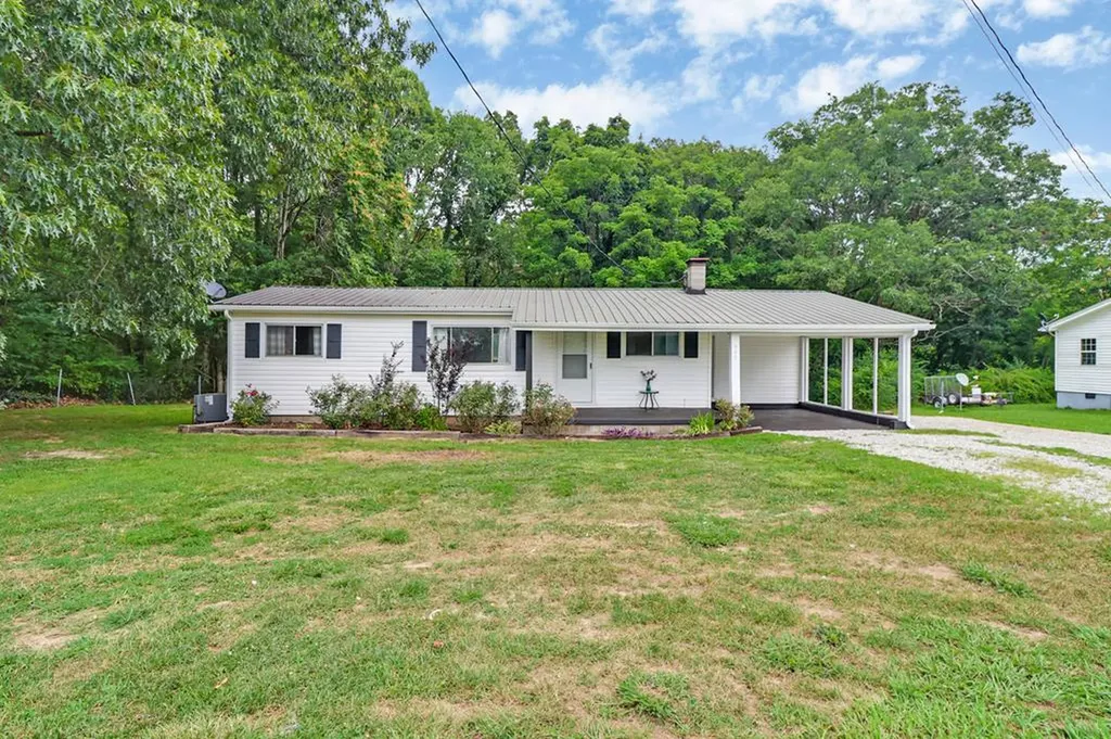 957 Allardt Highway Jamestown TN 38556