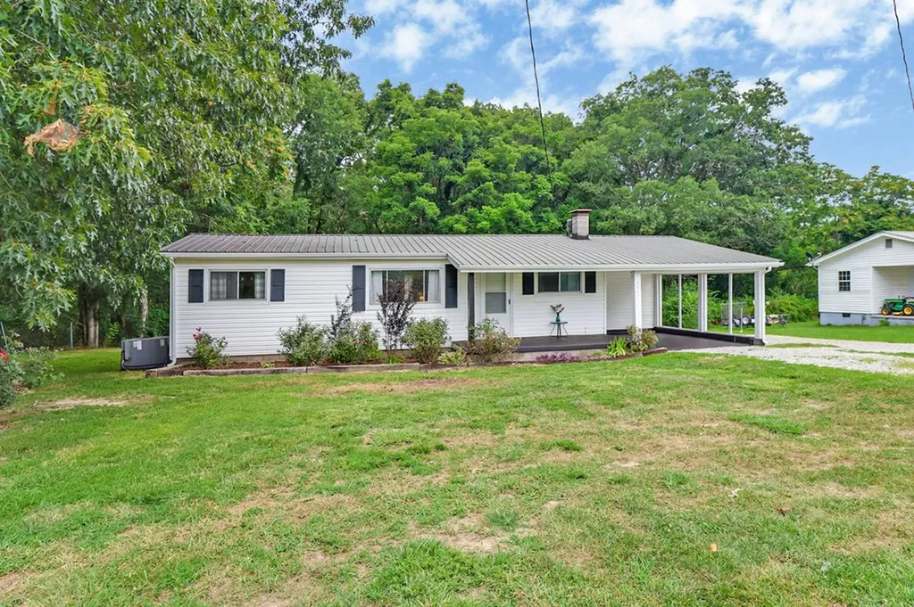 957 Allardt Highway Jamestown TN 38556