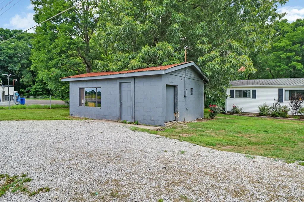 957 Allardt Highway Jamestown TN 38556