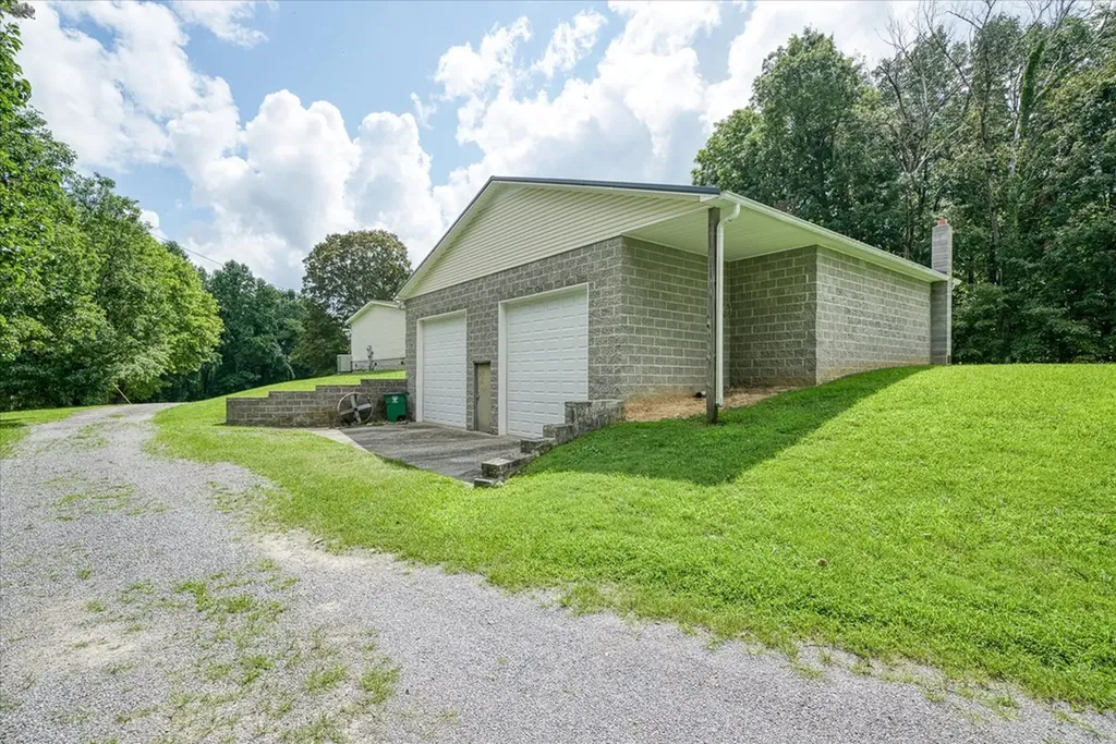 1130 York Highway Gainesboro TN 38562