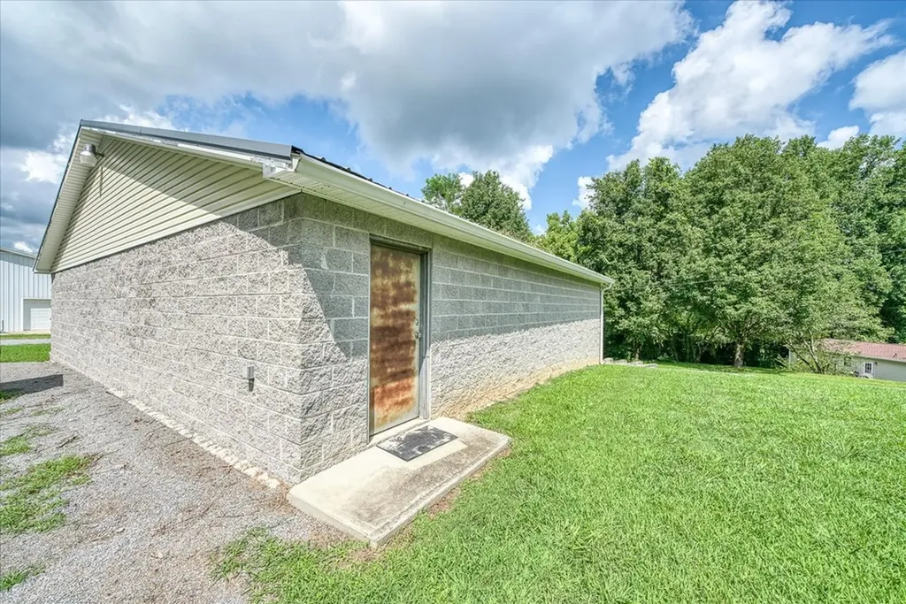 1130 York Highway Gainesboro TN 38562