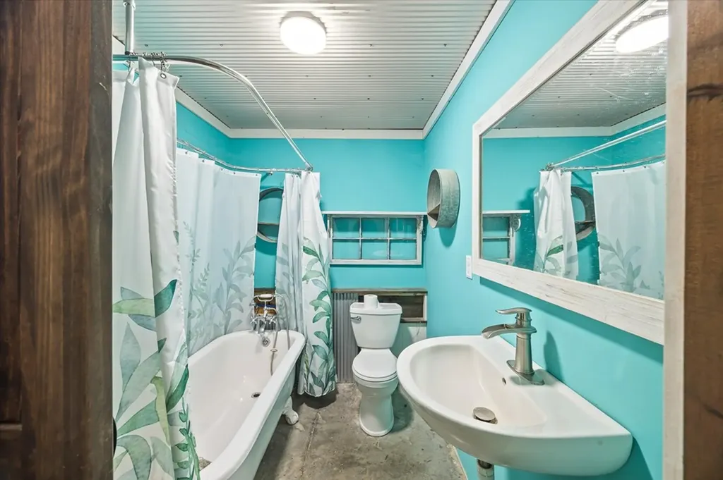 4357 Old State Highway 111 Spencer TN 38585