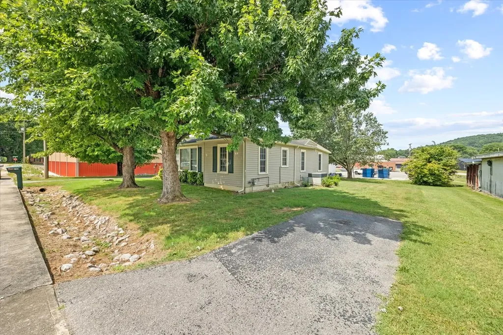 710 Oakland Park Drive Livingston TN 38570