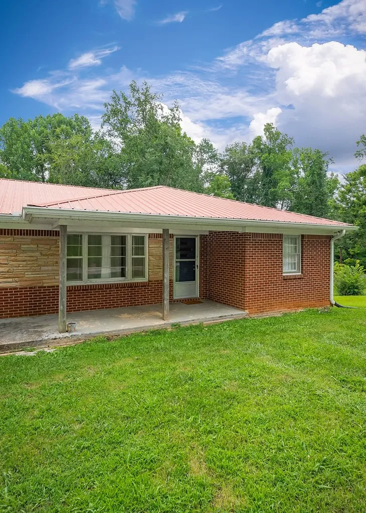 121 Pat Carr Lane Alpine TN 38543