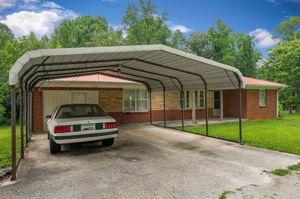 121 Pat Carr Lane Alpine TN 38543