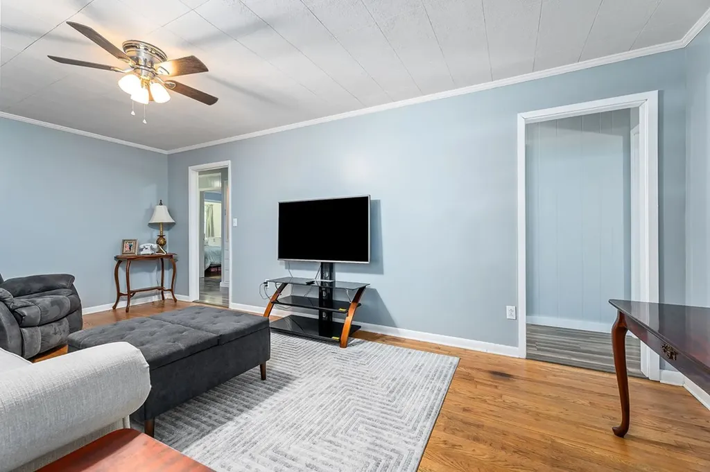 121 Pat Carr Lane Alpine TN 38543