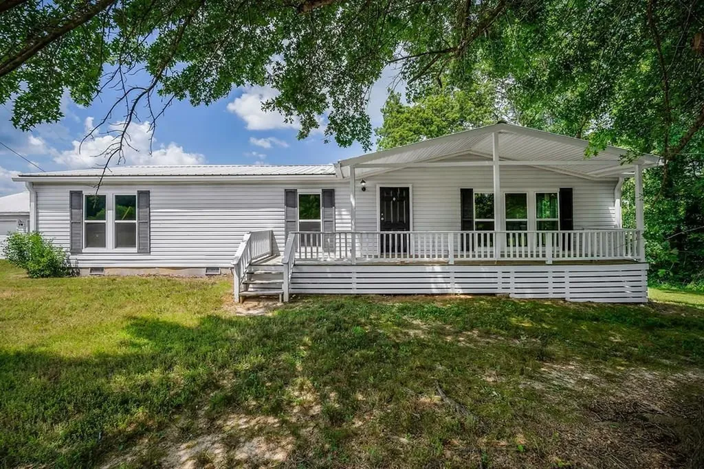 572 Lakeside Road Byrdstown TN 38549