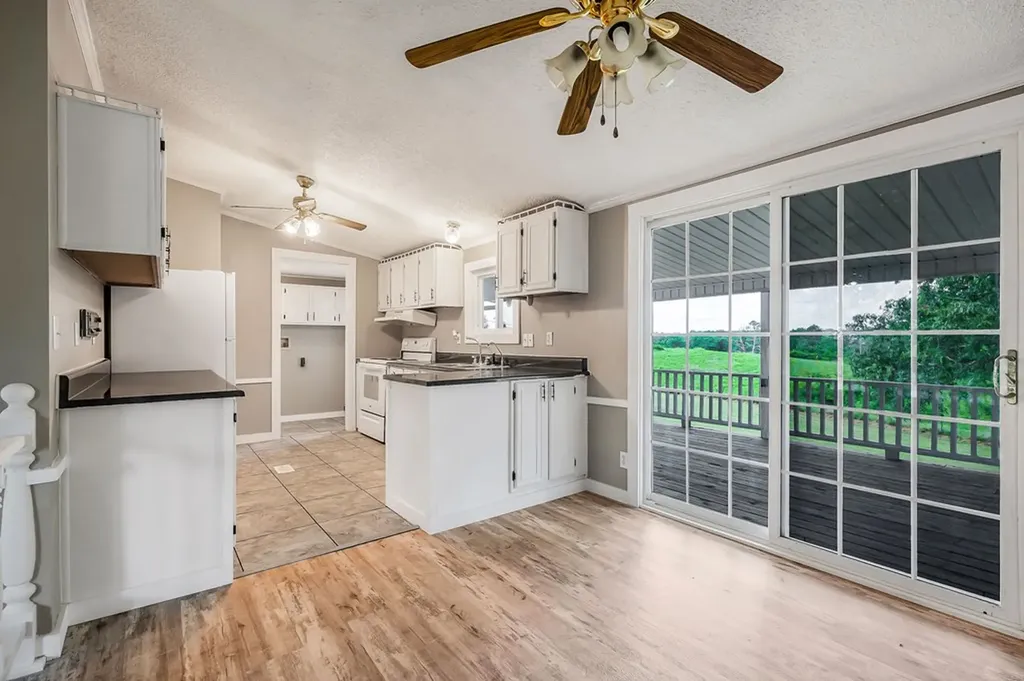 572 Lakeside Road Byrdstown TN 38549