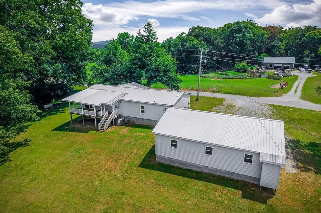 572 Lakeside Road Byrdstown TN 38549