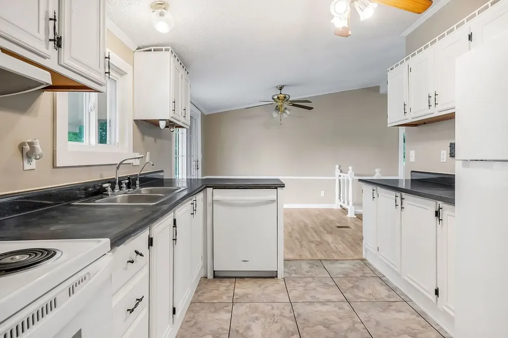 572 Lakeside Road Byrdstown TN 38549