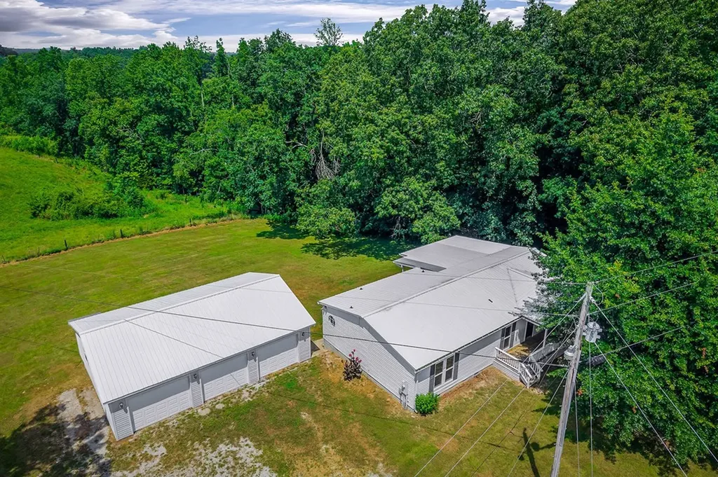 572 Lakeside Road Byrdstown TN 38549