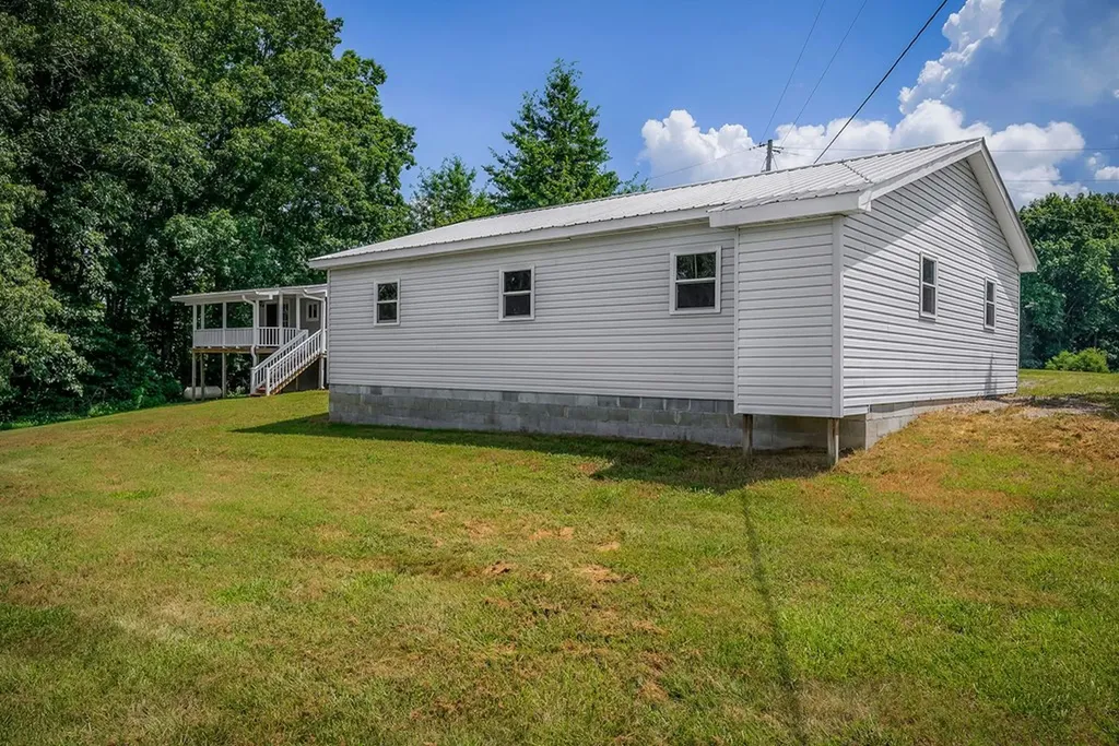 572 Lakeside Road Byrdstown TN 38549