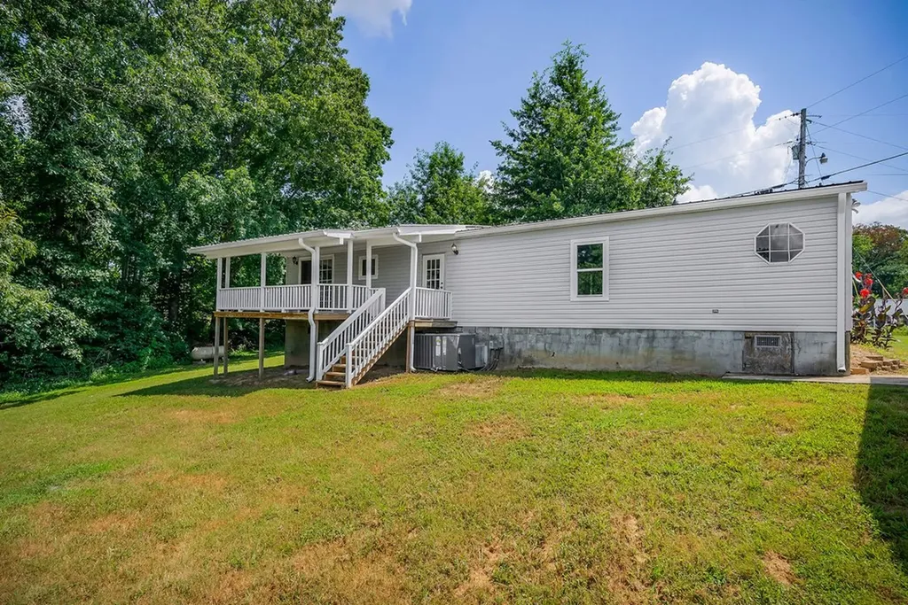 572 Lakeside Road Byrdstown TN 38549