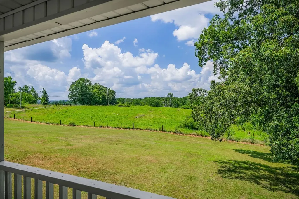 572 Lakeside Road Byrdstown TN 38549