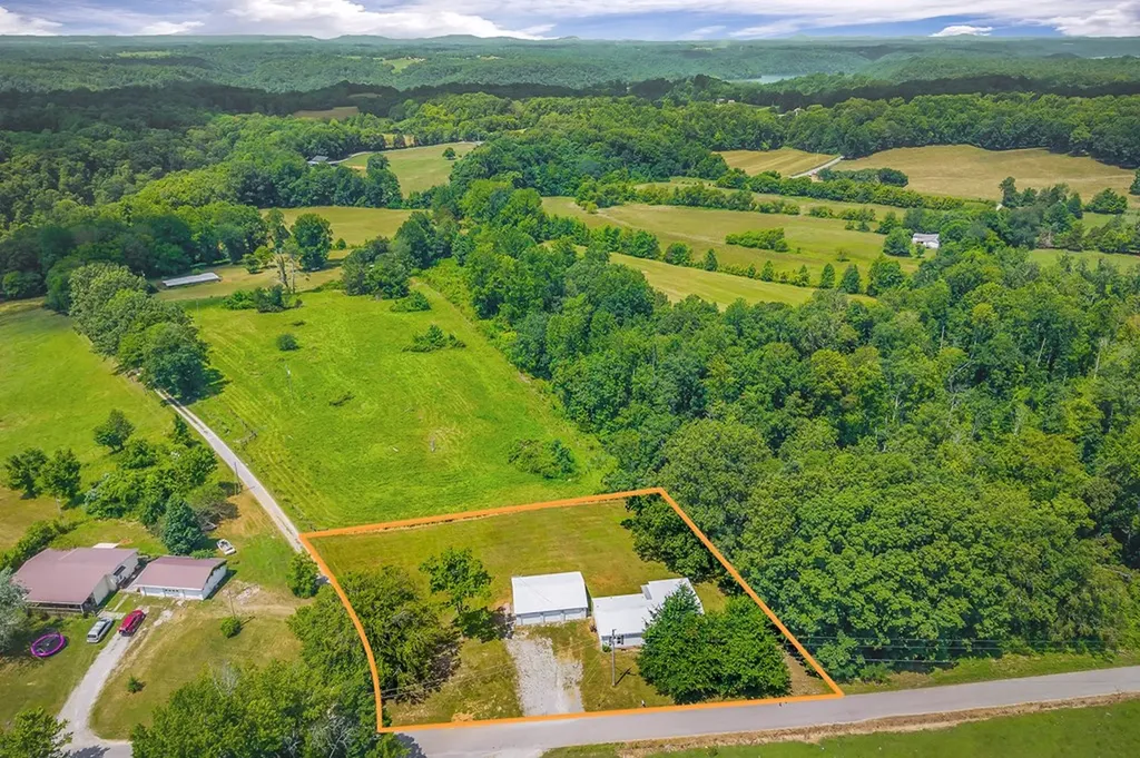 572 Lakeside Road Byrdstown TN 38549