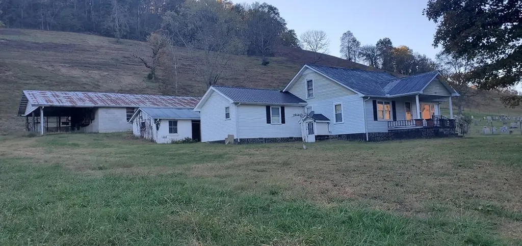 1103 Wartrace Highway Pleasant Shade TN 37145