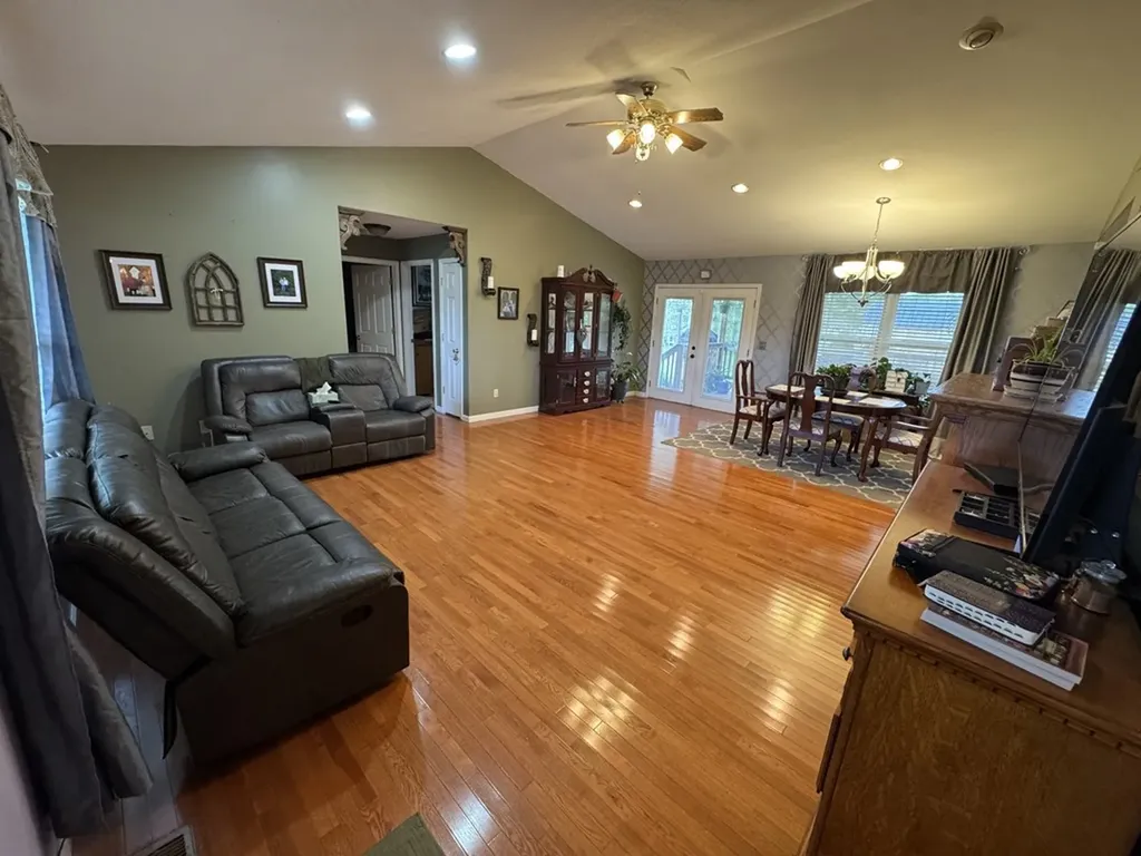 2426 Bowman Loop Crossville TN 38571