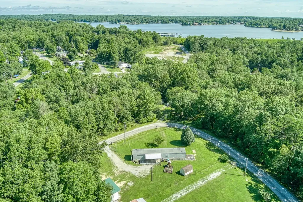 1043 S Sitting Bull Point Crossville TN 38572