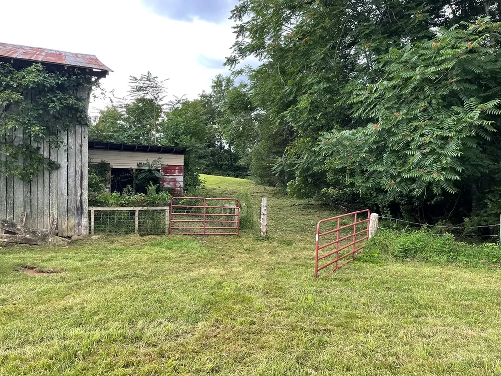 1005 Birdwell Road Whitleyville TN 38588