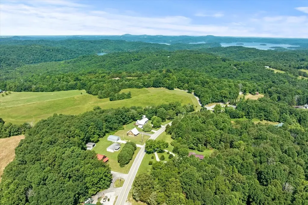 5661 Willow Grove Highway Allons TN 38541