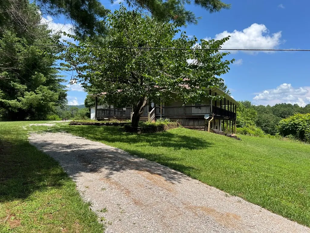 7029 Monterey Highway Sparta TN 38583