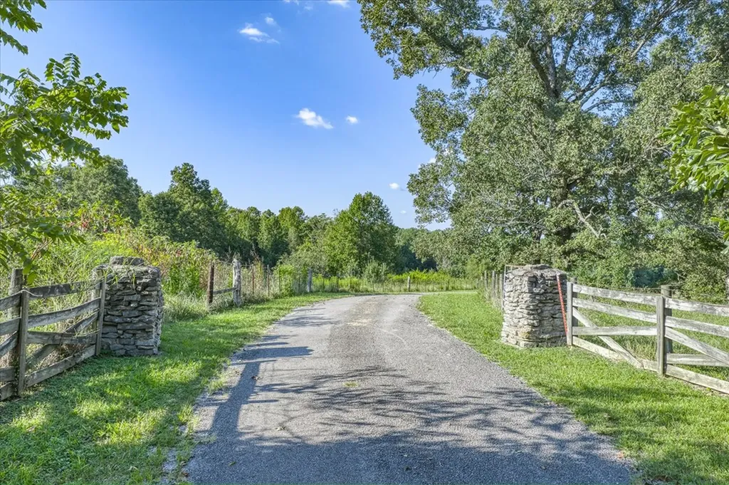 3916 Indian Mound Road Sparta TN 38583