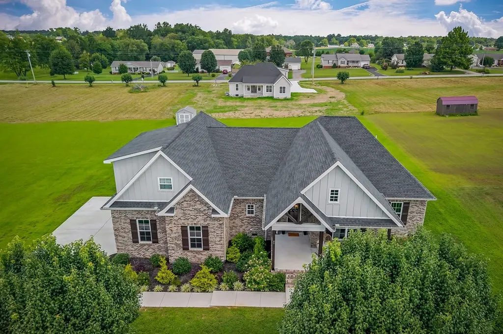 92 Hickory Grove Drive Morrison TN 37357