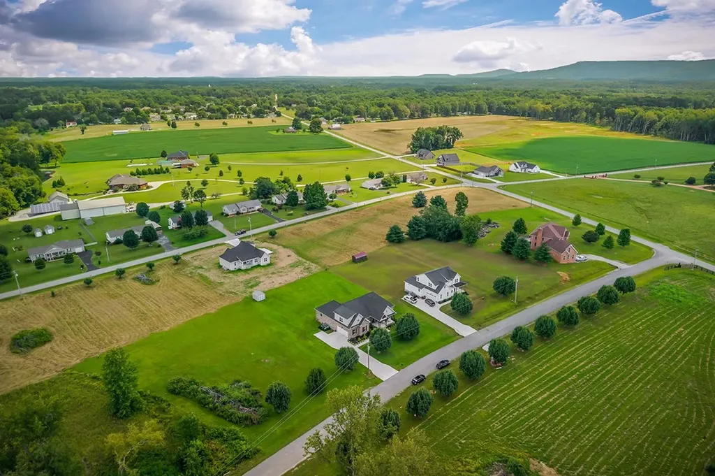 92 Hickory Grove Drive Morrison TN 37357