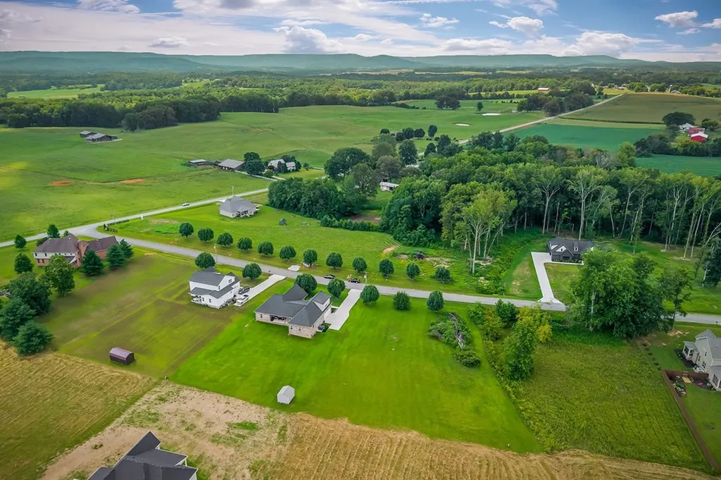 92 Hickory Grove Drive Morrison TN 37357