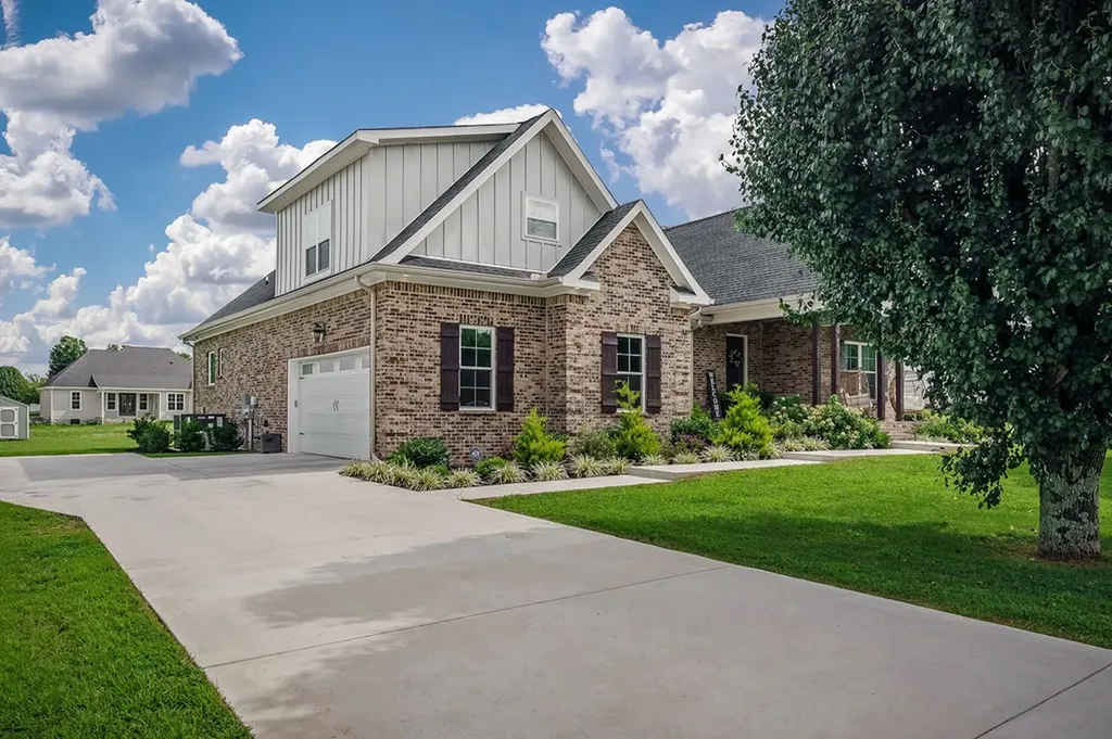 92 Hickory Grove Drive Morrison TN 37357