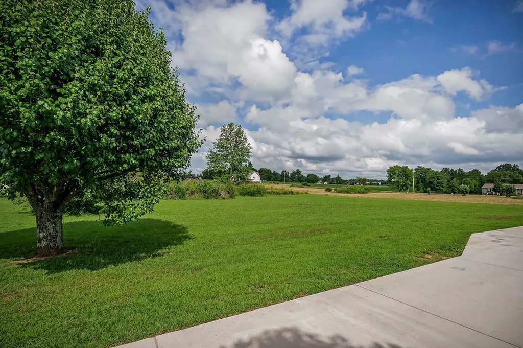 92 Hickory Grove Drive Morrison TN 37357